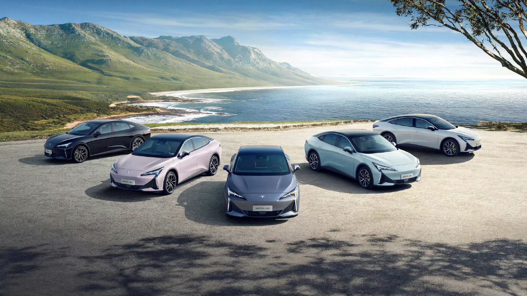 这段时间开极狐阿尔法S5，不管是日常上下班，还是周末约朋友跑山兜风，都越开越合心