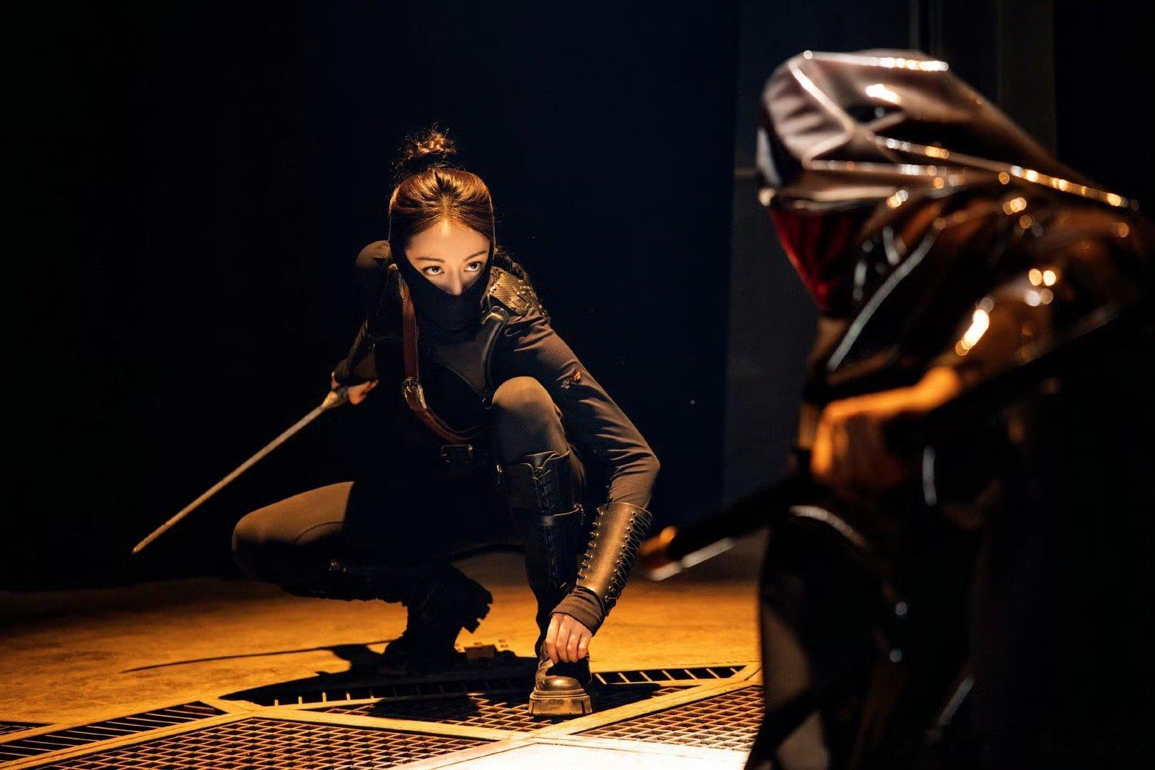 迪丽热巴的打戏像开了二倍速 《枭起青壤》的打戏太出彩！迪丽热巴动作干净利落，节奏