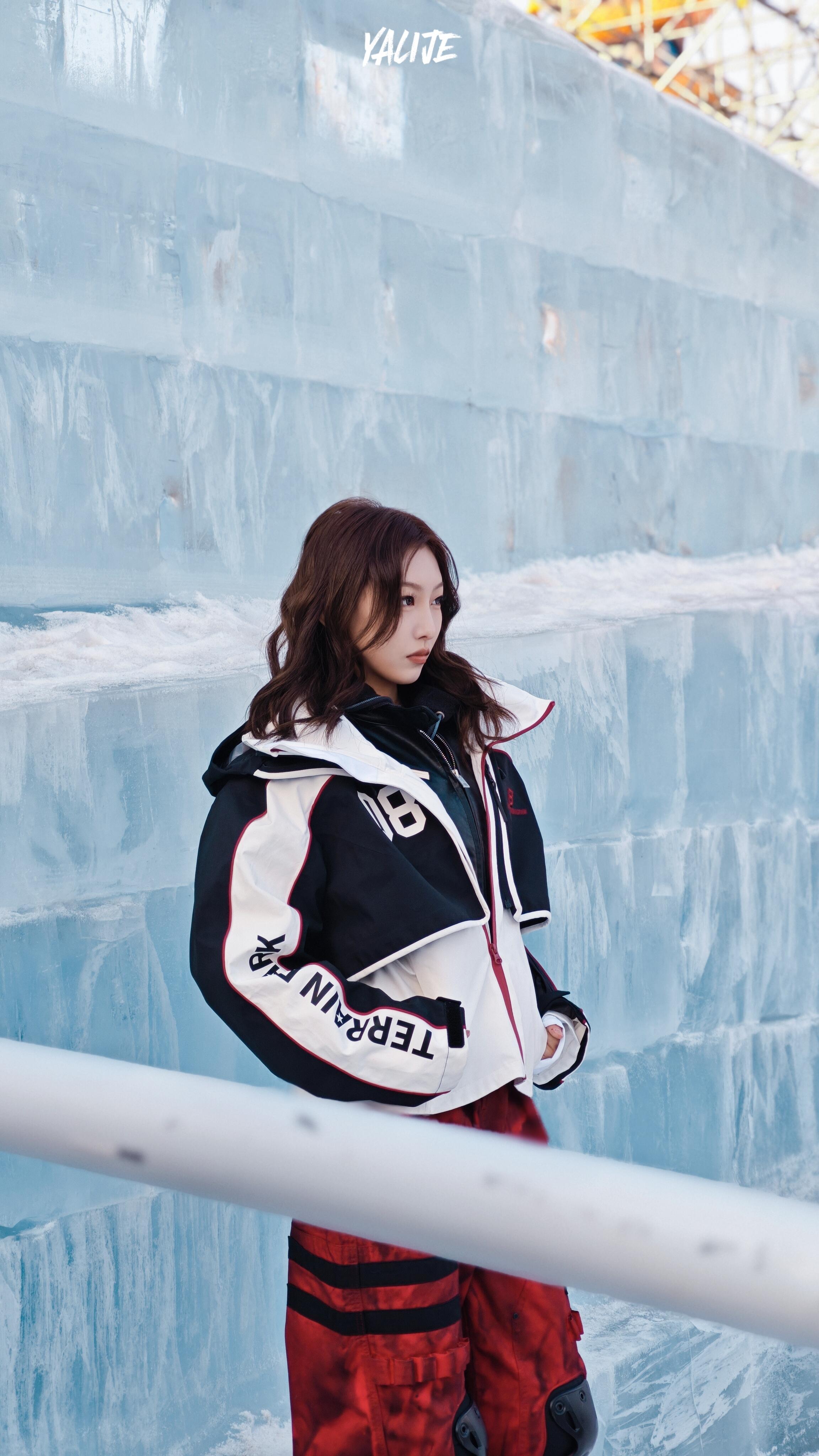 第一次见女团穿羽绒服跳舞 长春冰雪新天地的舞台太燃了！R.E.D女团低温里连唱《