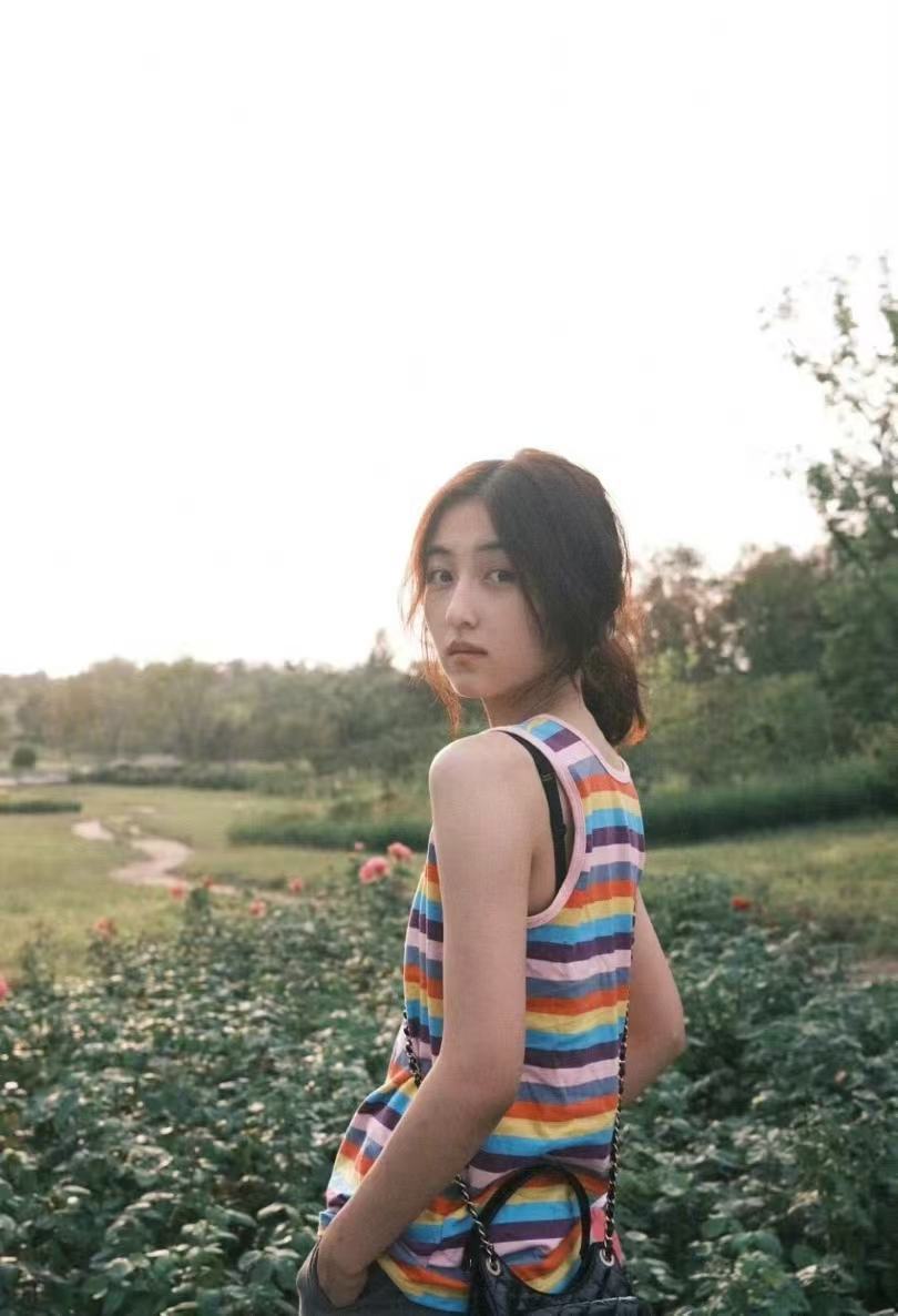 张子枫说广东凉茶可以代替冰美式子枫妹妹说粤语反差感拉满！软萌声线配热心互动，和粉