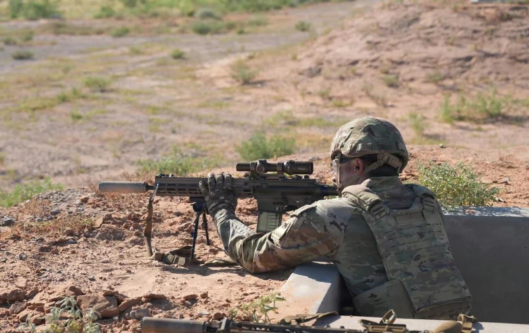 美国陆军第一装甲师M110A1 SDMR射手
美国陆军第一装甲师M110A1 S