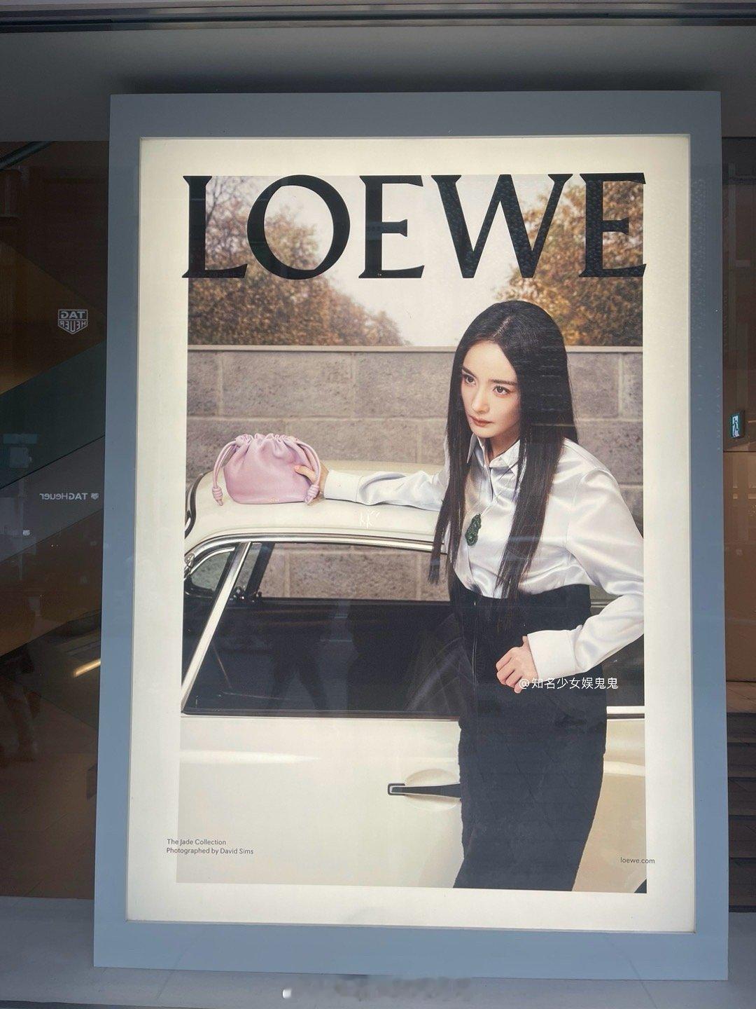 #杨幂日本银座地广#[憧憬]在银座逛街偶遇杨幂地广，百货大楼门口！超级显眼！真的