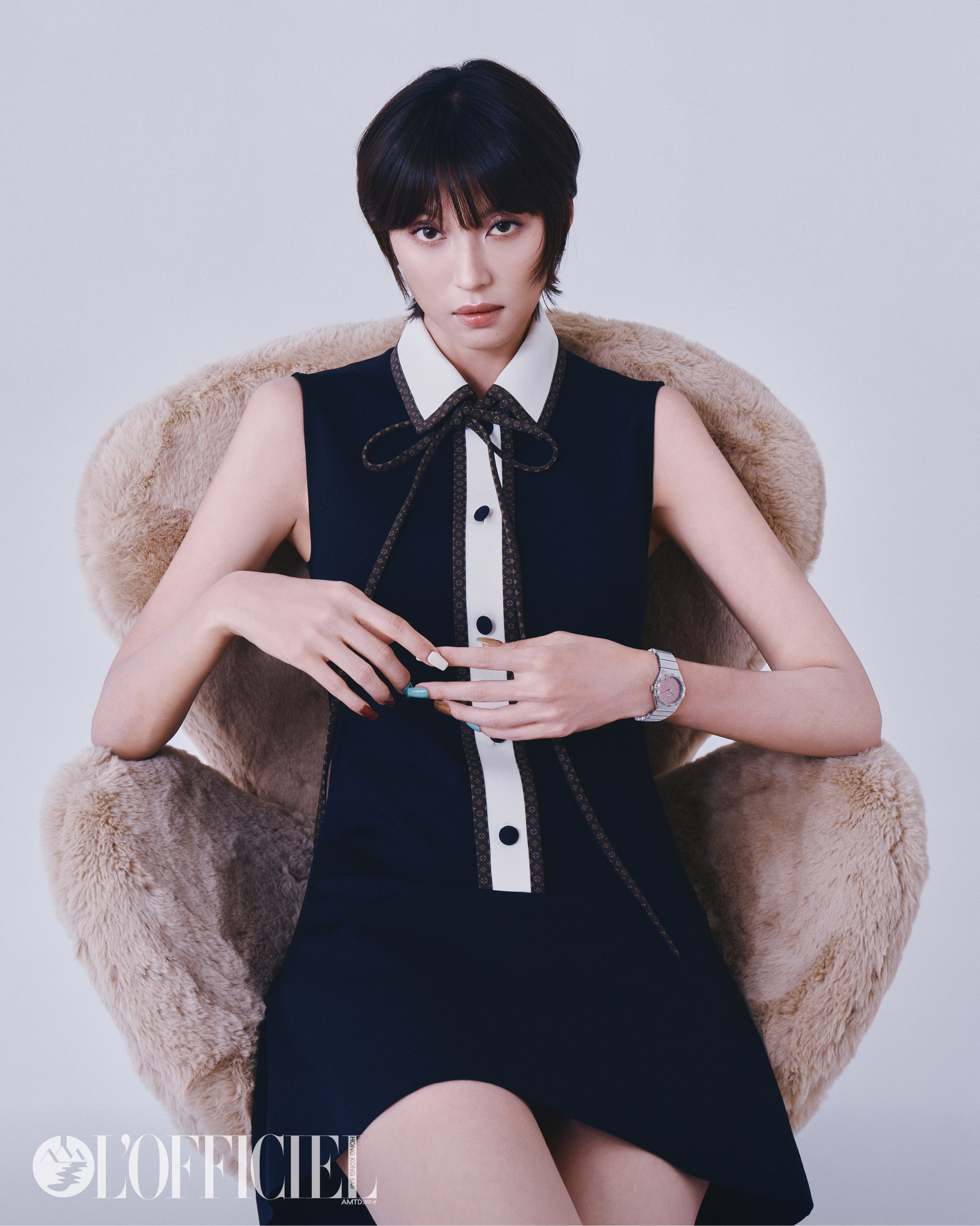 王丹妮短发造型再登主流刊封面 王丹妮出镜港版时装女刊八月刊封面，依旧是好朋友OM