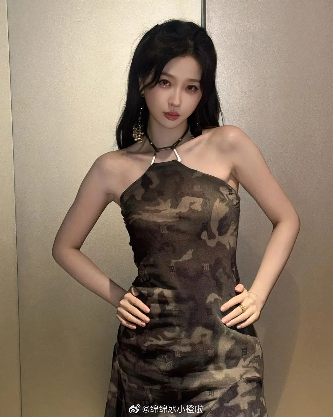 虞书欣宝宝ins更新啦~[哈哈][舔屏][舔屏][舔屏]美呆我了捏！好辣好美！[
