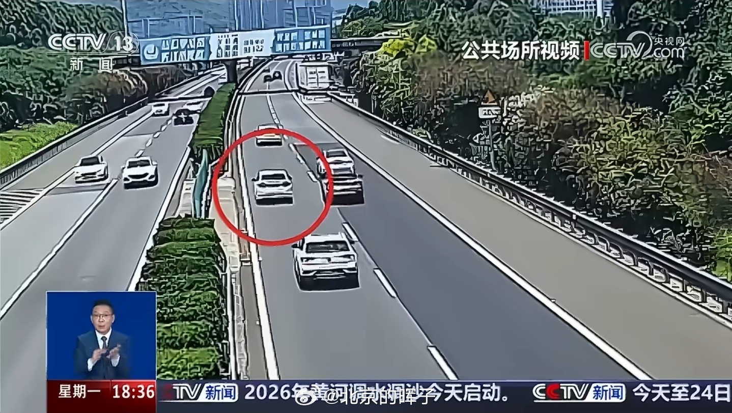 女子第一次上高速33分钟开25公里该小车25公里的距离行驶了33分钟，平均速度只