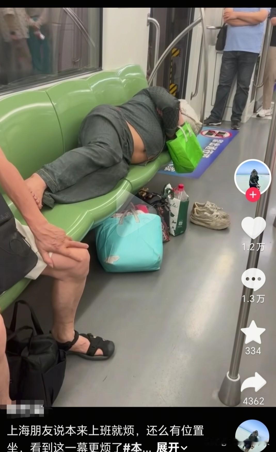 这两天我在抖音上看到很多地方官方媒体报道上海地铁车厢里一群印度阿三在吃咖喱食物，