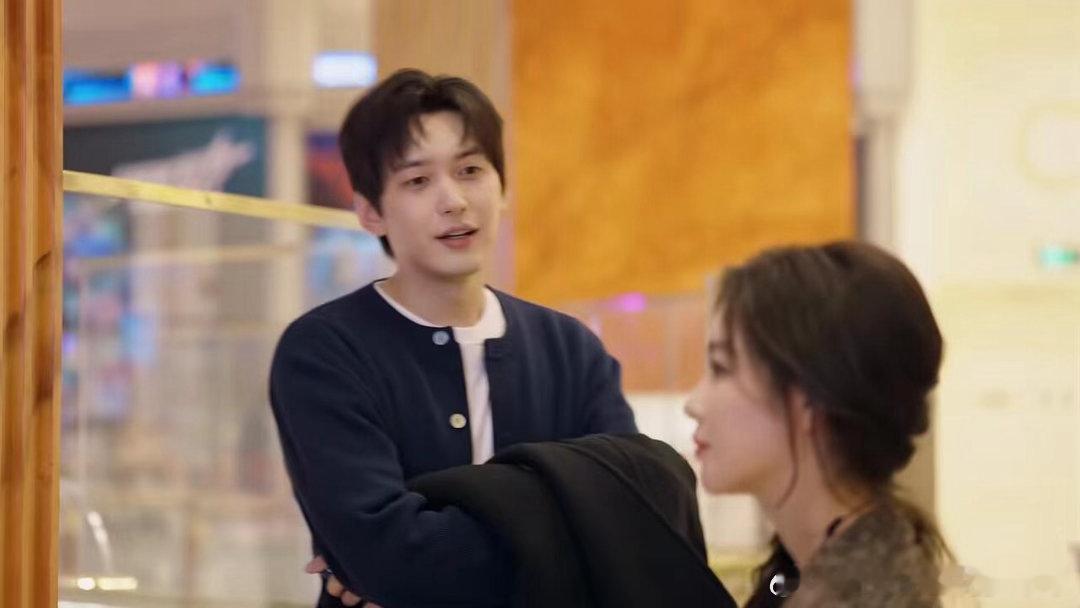 周凌佑陈丹琪前期存在感情线啊都说陈丹琪因为职业转向周凌佑，但是我觉得他们前期就有
