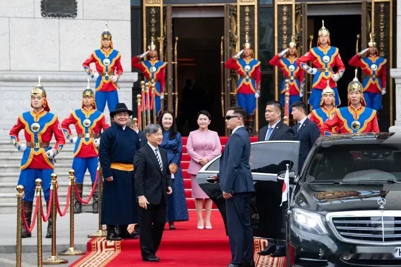 外蒙古不是要冲突中俄的保护，搞什么第三国外交吗？这日本天皇德仁一来，那可是如同久