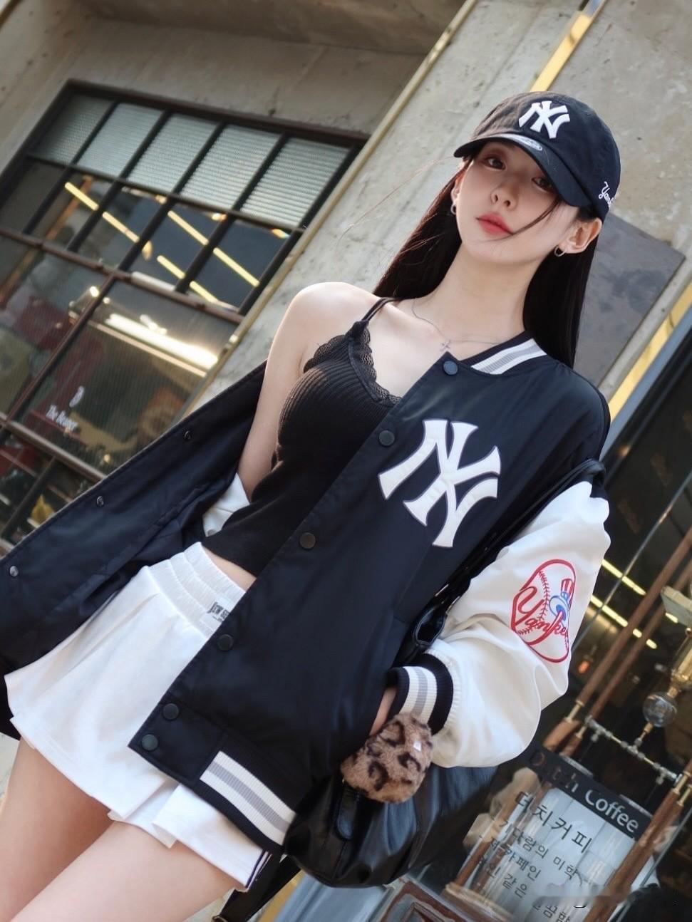 女生怎样穿得漂亮又不网红气呢最好的生活就是：不嫉妒别人，不看轻自己，岁月静好，别