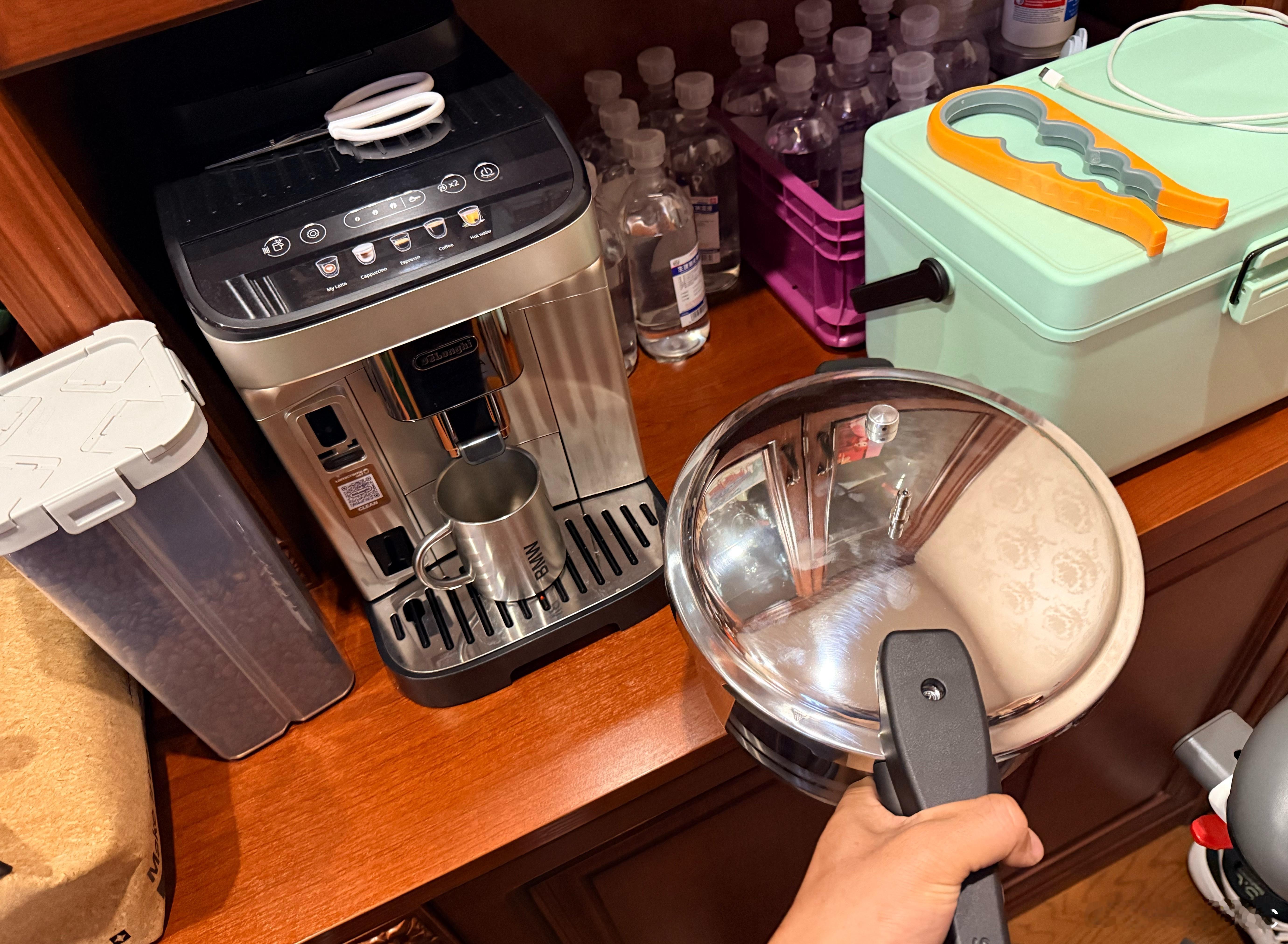 自动咖啡机的奶泡没法拉花，买了个高压锅改个蒸汽锅炉打奶泡[doge] ​​​