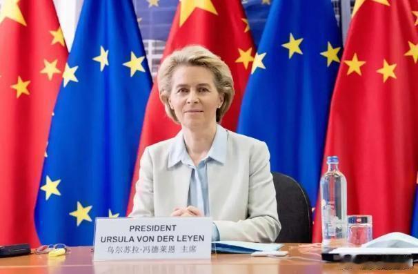 冯德莱恩谈及对华关系时称，欧盟对华政策的核心是降低风险，而非脱钩。冯德莱恩肯定中