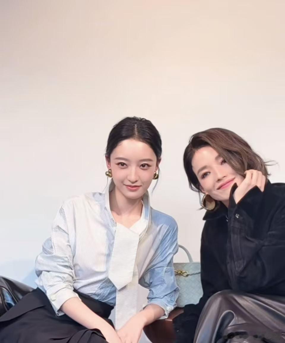 舒淇杨舒伊同框舒淇杨舒伊同框！舒淇杨舒伊活动同框