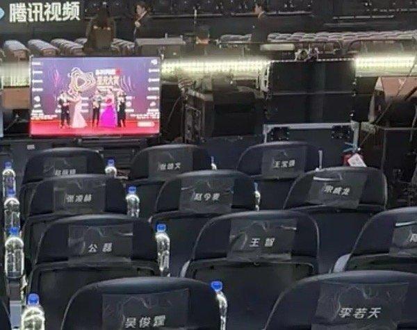 张凌赫赵今麦宋威龙坐一起 麦麦和她的男主 