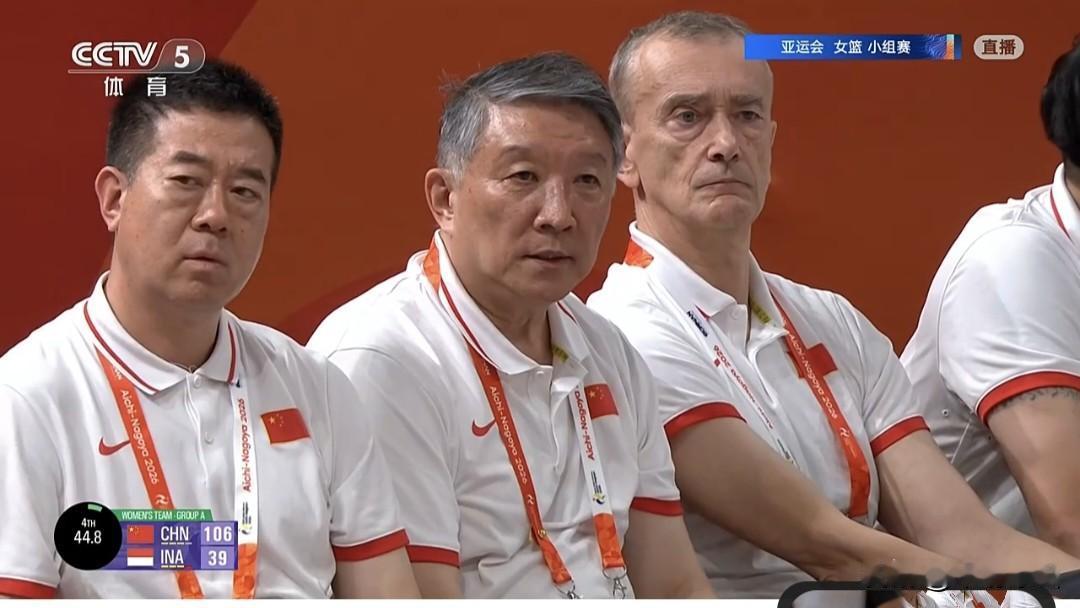 亚运会中国女篮110-41大胜印尼女篮，锁定小组头名晋级八强。
北京时间9月21