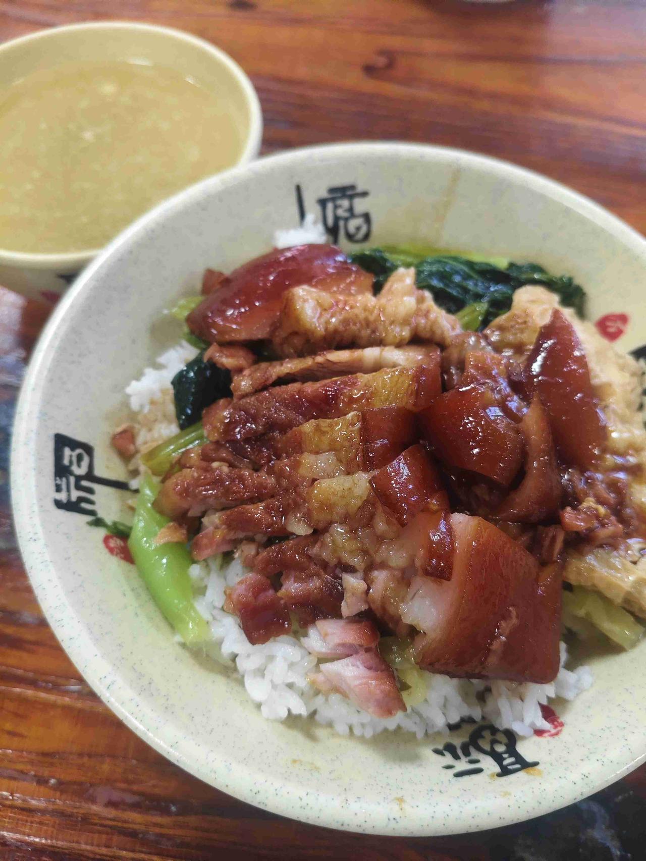 我的今日状态：🥲强颜欢笑
我这里的天气：🌤️多云