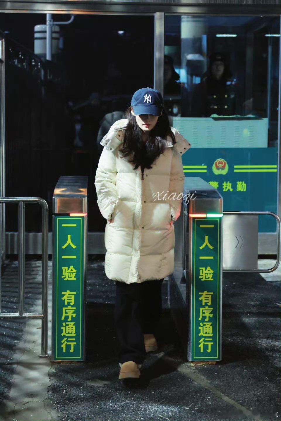 李沁央视春晚联排下班，终于可以听到沁姐唱歌啦！期待今年的惊喜舞台 