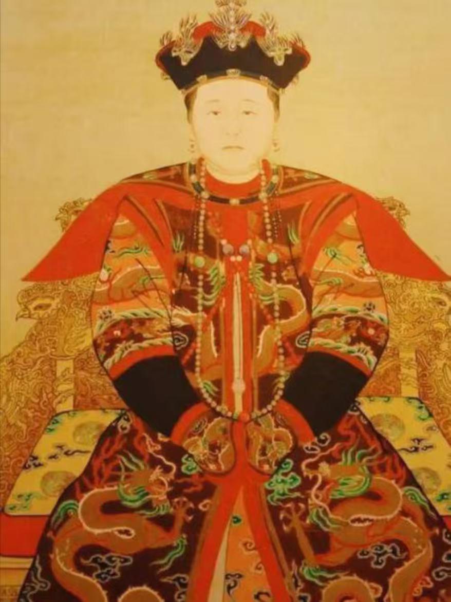 孝庄太后下嫁多尔衮，不是因为爱情，是为了保住儿子的皇位。

皇太极在崇德八年突然
