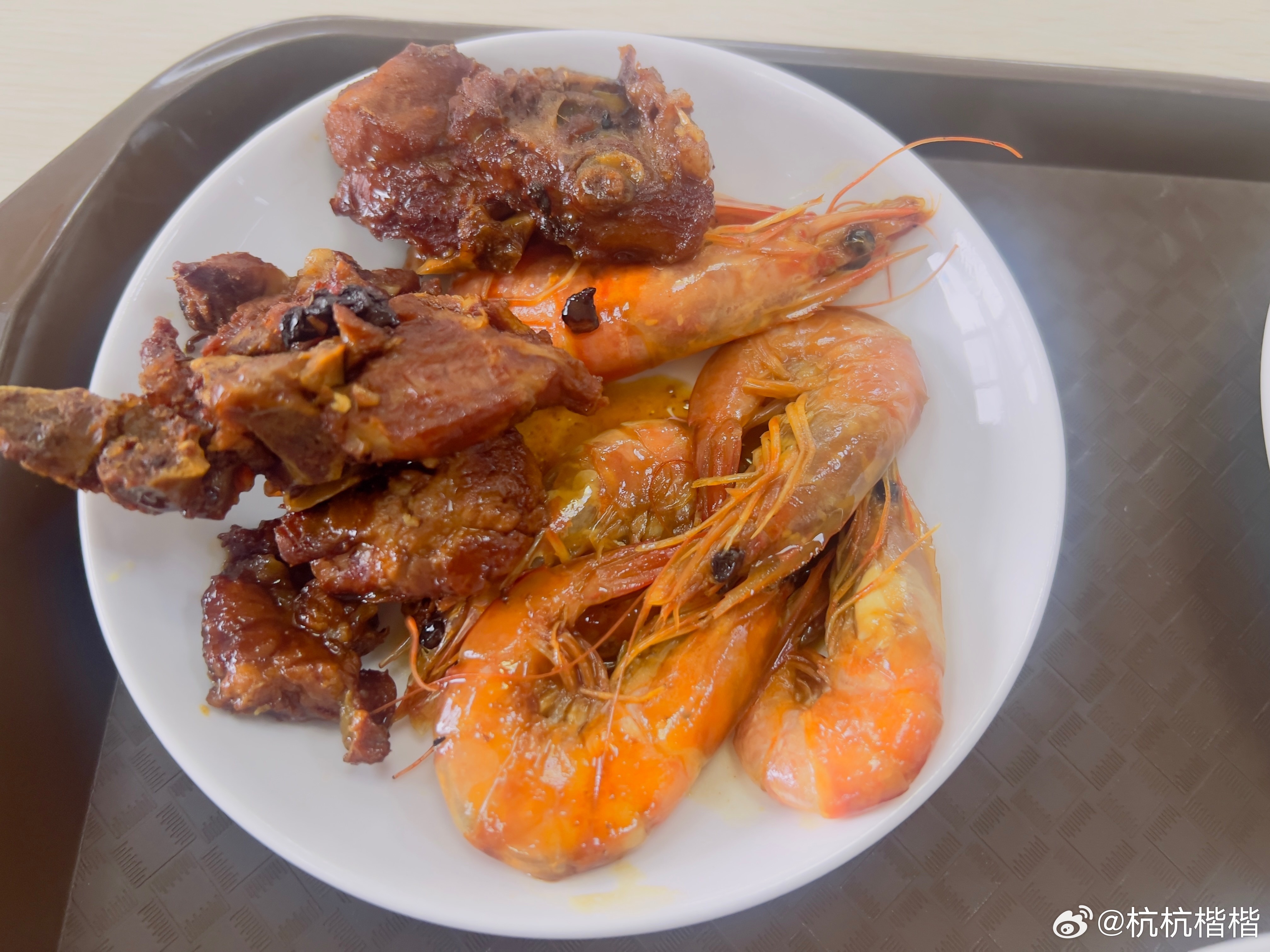 工作餐还是丰盛的！还有西瓜哦 