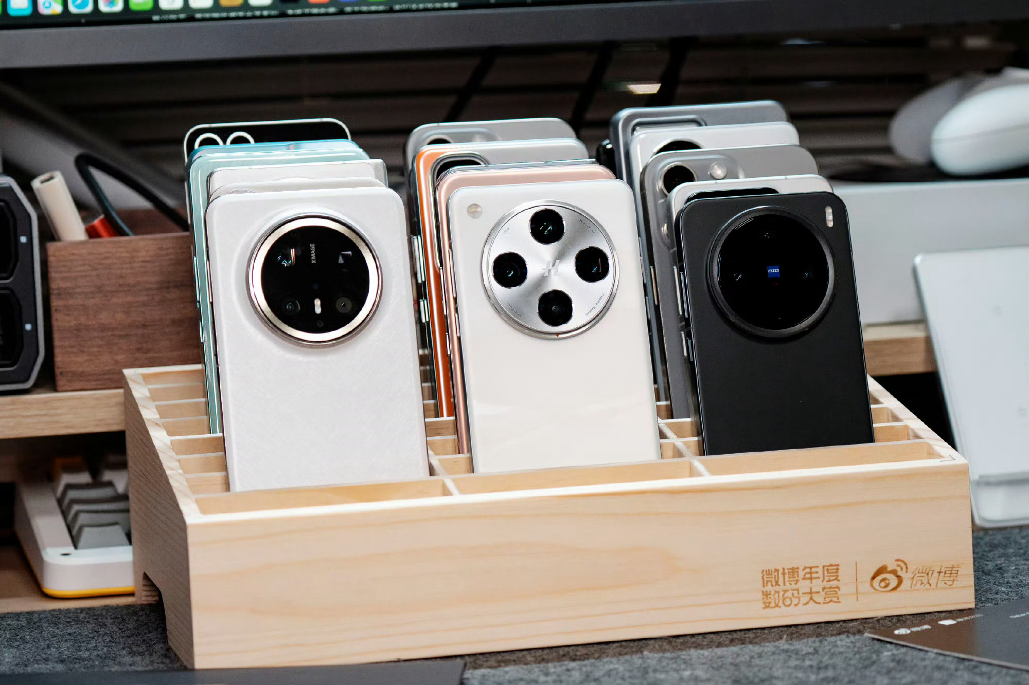 手机圈为什么喜欢对标友商这种事个人觉得非常正常，对于用户来讲也非常友好。其实不管