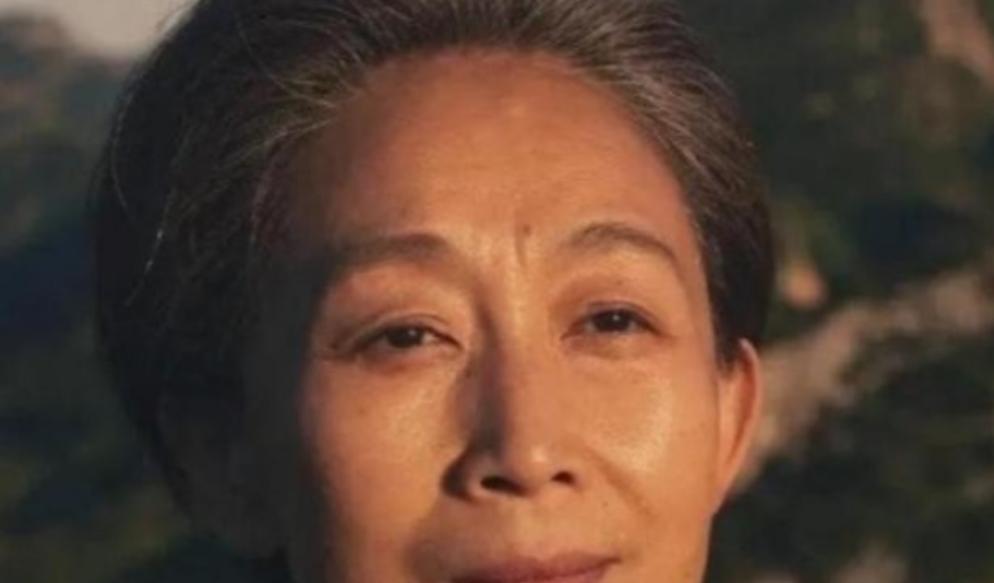 清华大学叶文洁背叛人类，擅自向太空中发射电波，8年后竟收到神秘回复：不要回答！不