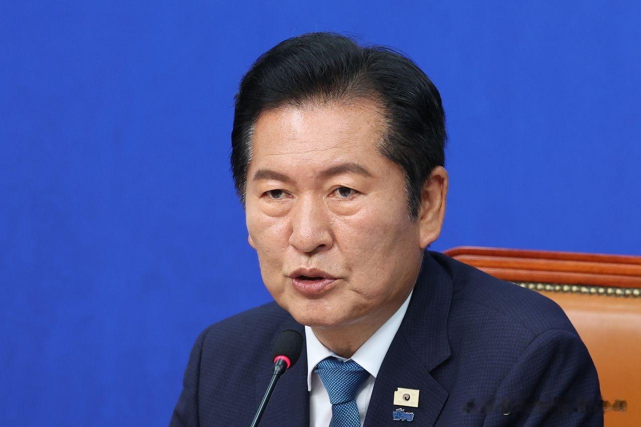 韩国执政党共同民主党党内选举内斗愈演愈烈，议员宋永吉与前党首郑清来隔空激烈对线，