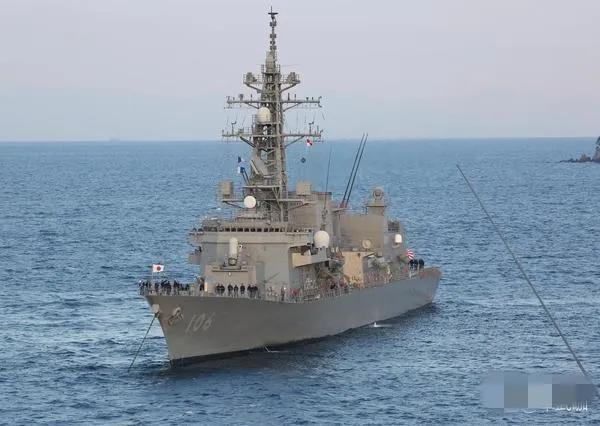 4月17日，日本海上自卫队公然闯入台湾海峡，肆意对中国挑衅。
   高市早苗竞选