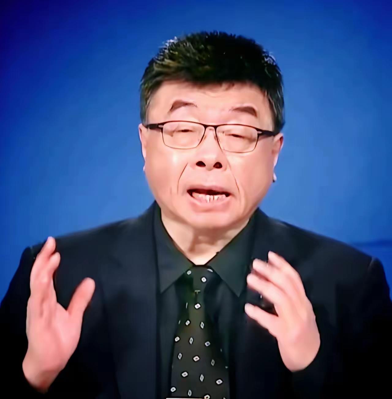 邱毅教授称，统一不能再拖下去了。拖下去会夜长梦多，会产生更多的变数，会刺激美日用