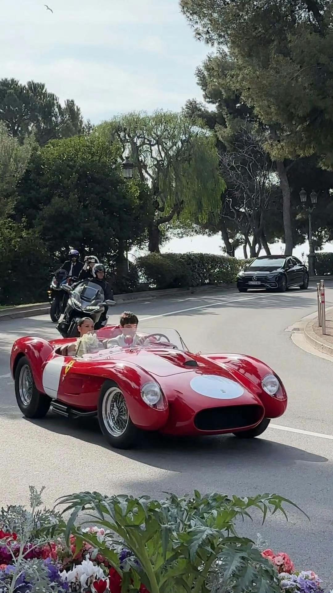 F1法拉利车手勒克莱尔和女朋友今天在摩纳哥领证结婚了。好比童话故事的结局，祝福乐