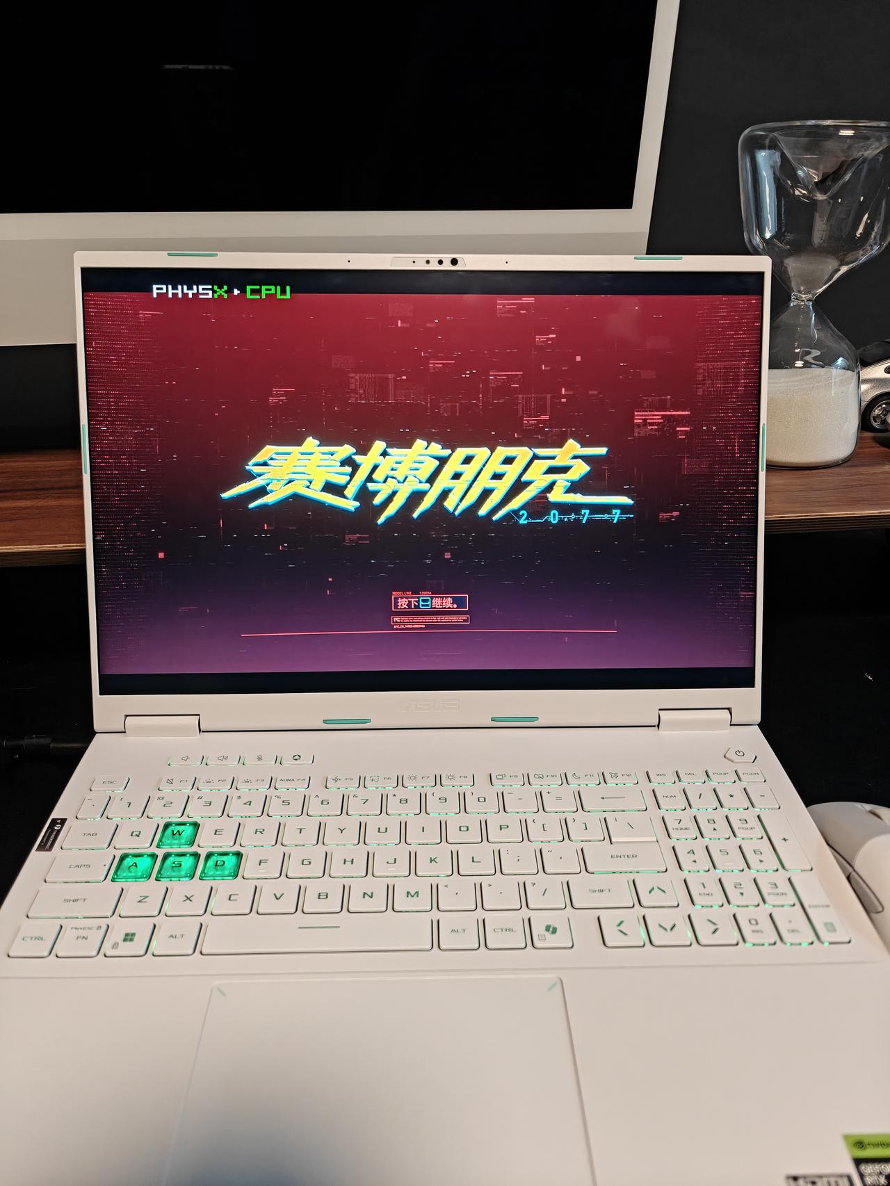 我不行了，果然得换新电脑玩2077

公司给我配的电脑是真的拉胯，即使有显卡，但