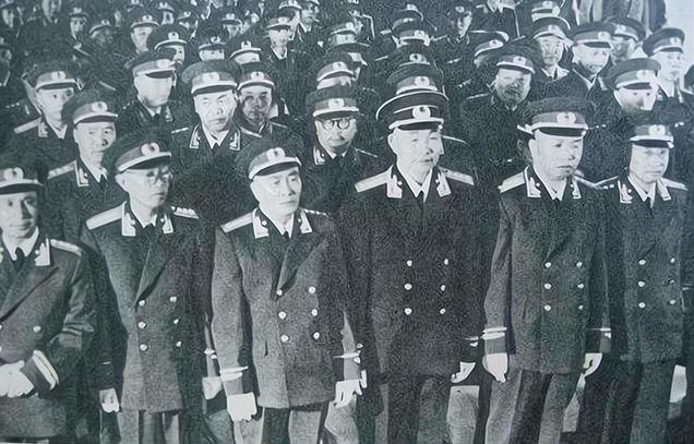 第四野战军出了三位大将，四野关于三位大将的定位非常精准，各有不同。萧劲光负责军事