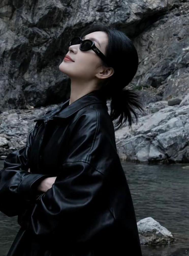洋洋高锐’想你啦◎入了秋才……想起你太不应该了◎此刻此时我……站在客厅中央想你如