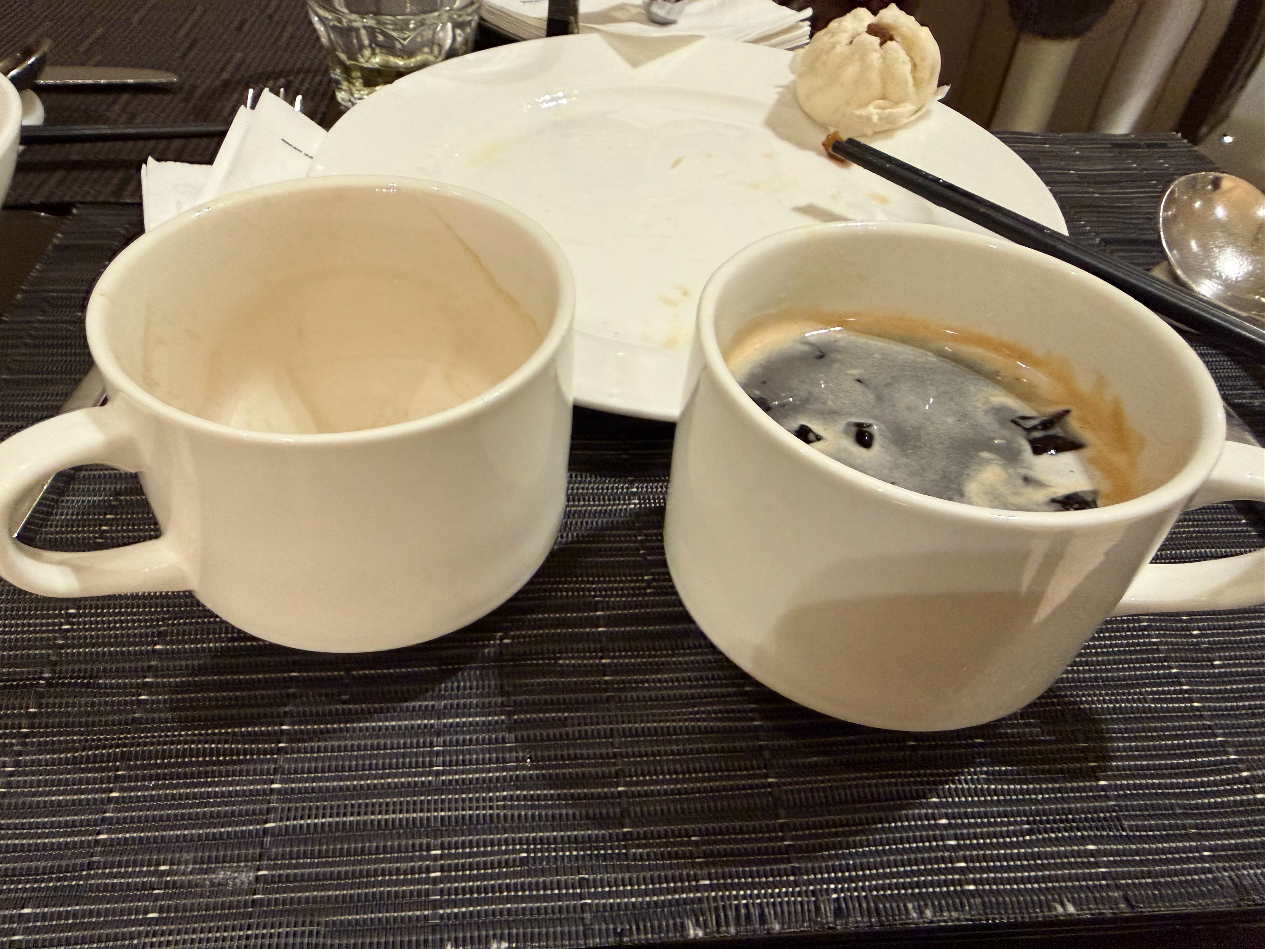 早上先来两杯灰咖啡开开胃[奶牛猫]  ​​​