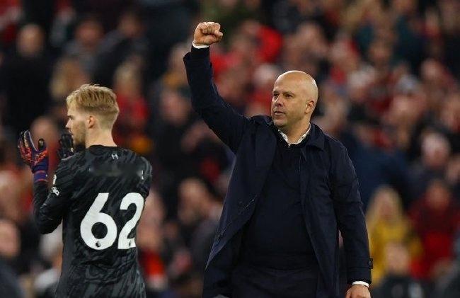 斯洛特那句“球迷对我们很重要，祝他们圣诞快乐”又被翻出来了？这话在圣诞季听或许还