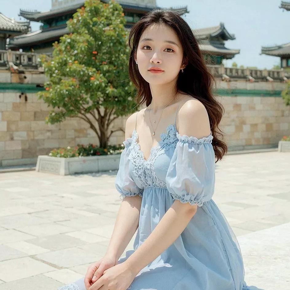 在古风园林中，遇见古典美人国风古代美人 温婉国风美人 古典气质女孩 古典美少女 