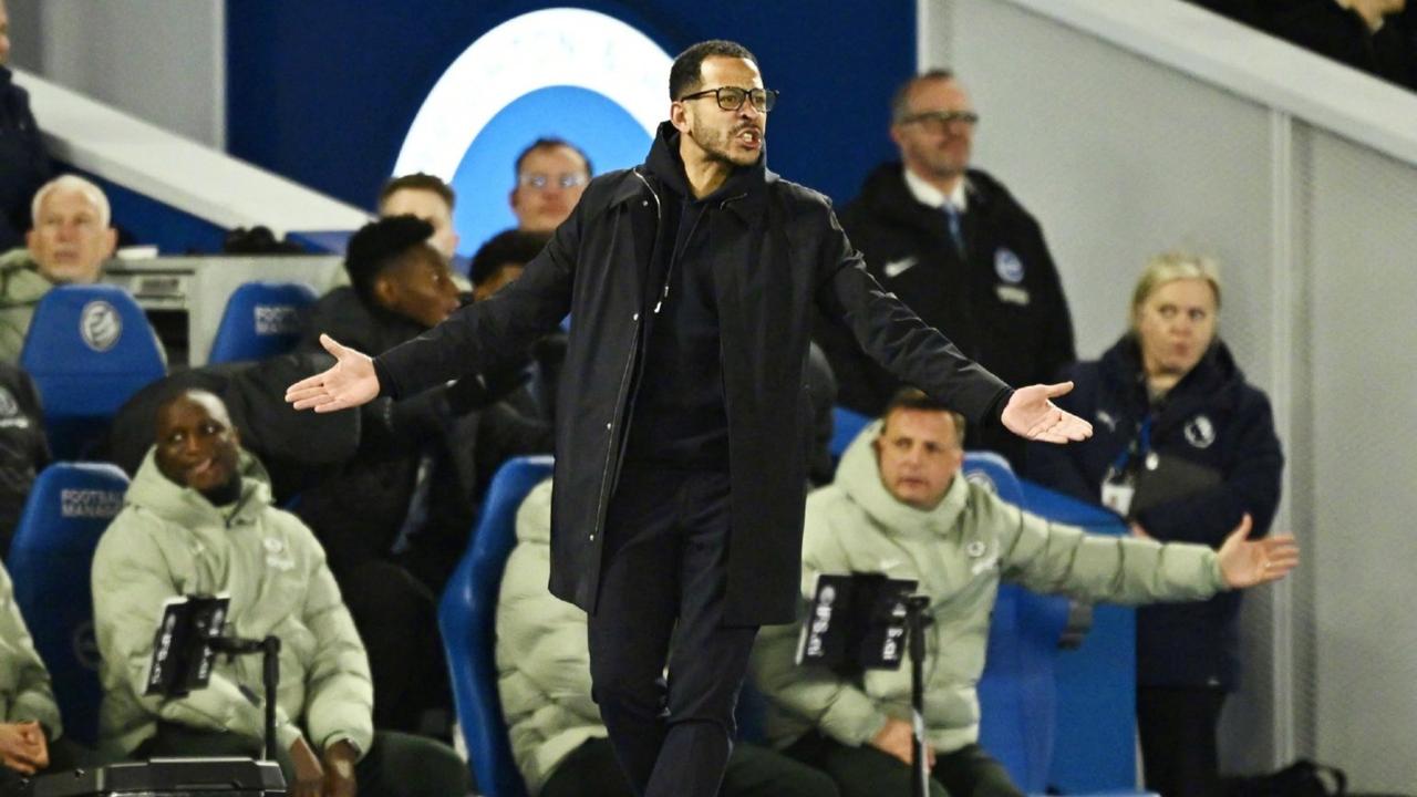 切尔西联赛五连败一球不进，降至第7且落后欧冠区7分之多。
而主帅罗塞尼尔与切尔西