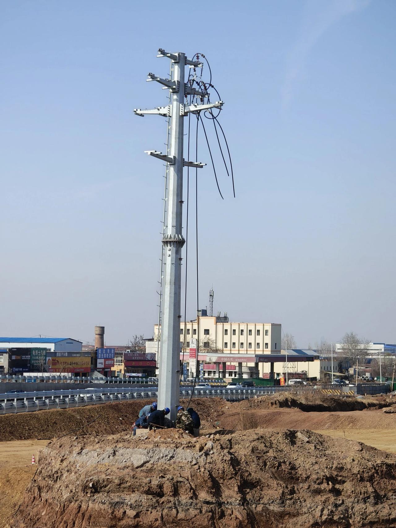 途径淄川立交桥的高压线开始拆除！

为加快淄川立交桥施工进度，争取早日全部建成通