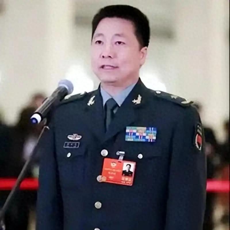 杨利伟自2008年7月晋升为少将以后，一转眼十多年过去了，他的军衔仍然是少将，还