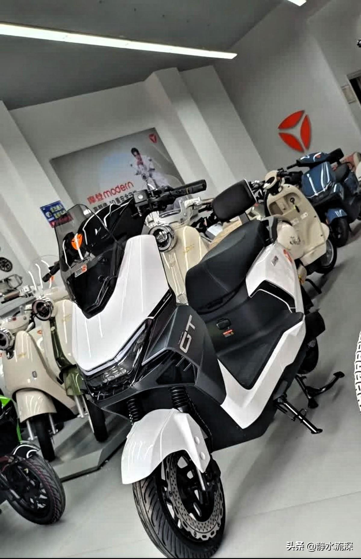 雅迪涨价了，今天开始全品类上调300元以上。

调价函里说得很清楚，铝铜铁涨了4