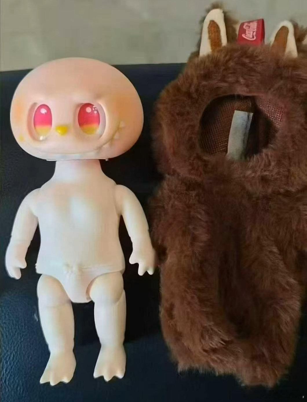 盗版LABUBU丑得很抽象他们说盗版的皮扒了以后是这样？ ​​​