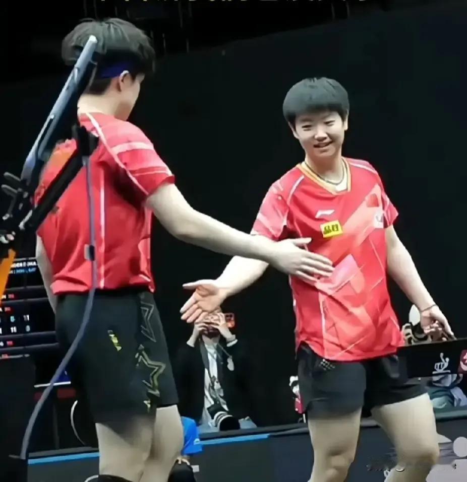 1、，混双1/8赛，孙颖莎/王楚钦 3:0 战胜法国选手袁嘉楠/A·勒布伦，3局