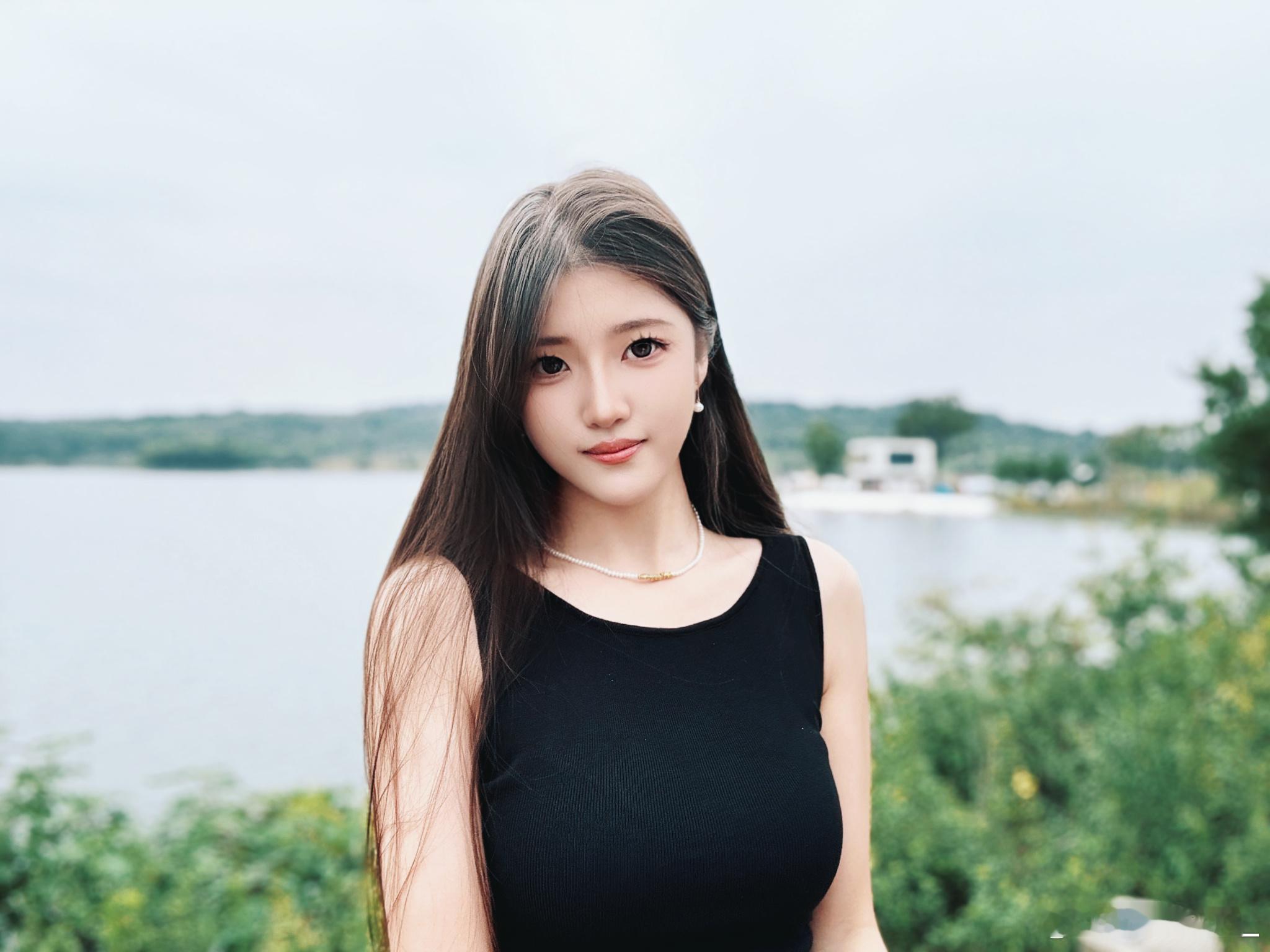 木质的香像你 冰冷苦涩  ​​​