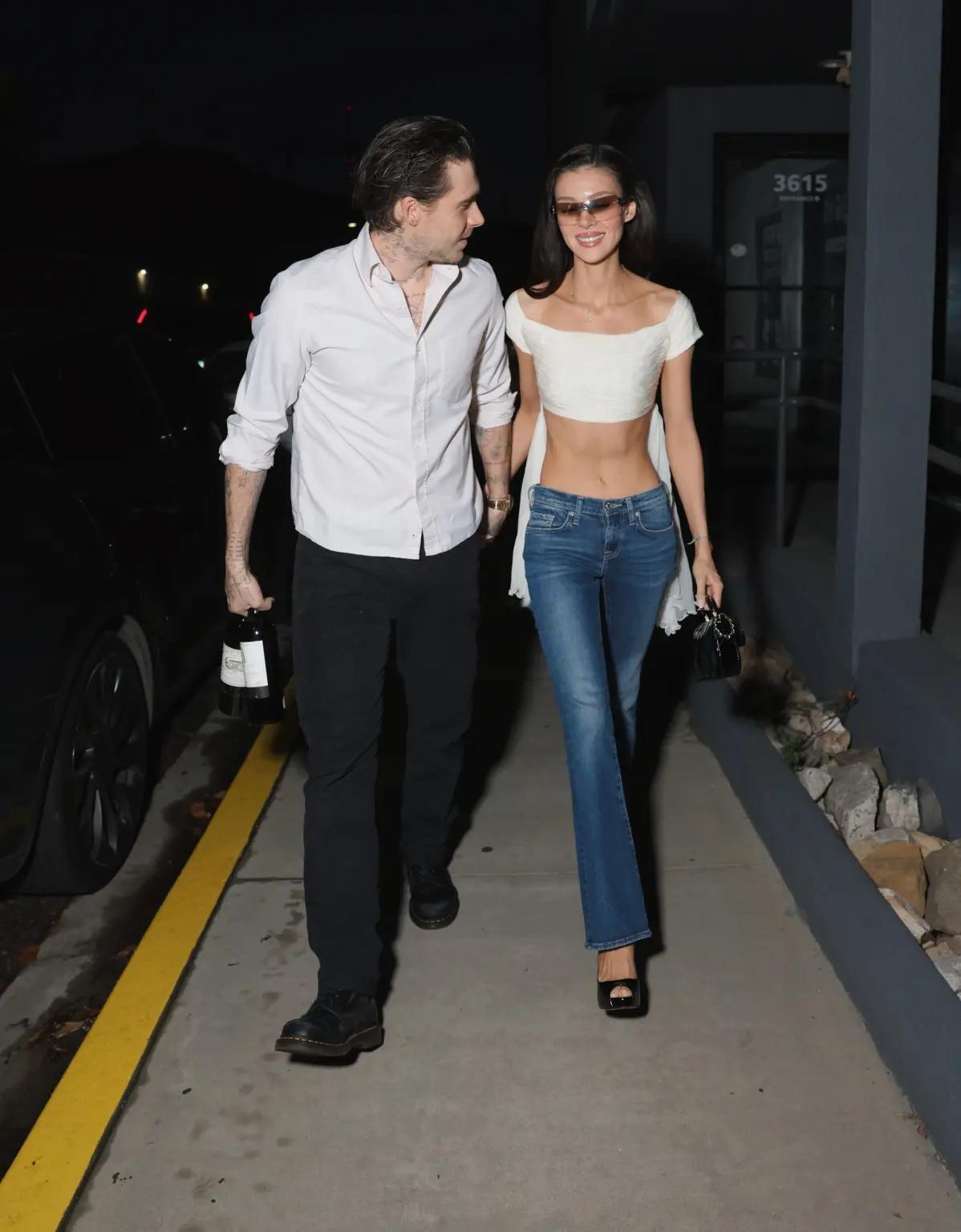 原来Nicola情人节的这套look（网页链接）复刻了Keira Knightl