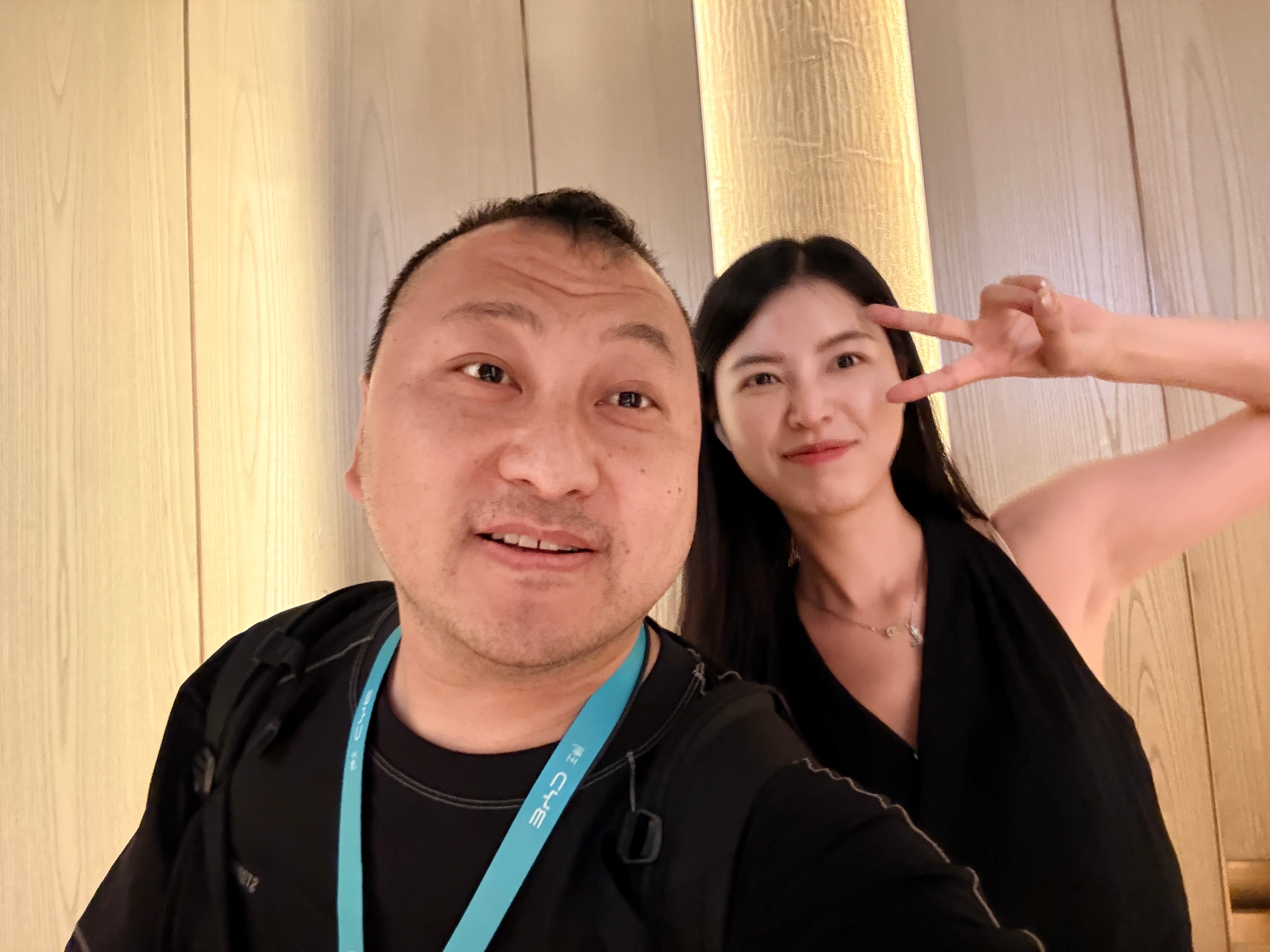 这次回来参加比亚迪的发布会，遇到他们家最美的女博主，本人好像有点害羞，但是我说合
