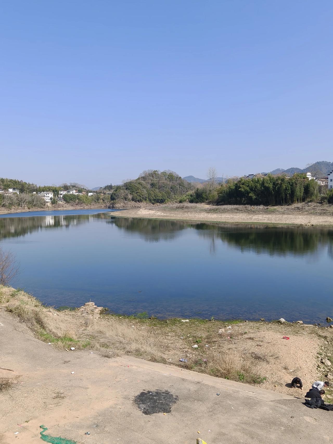 外婆家的小河边～小时候一直走的路