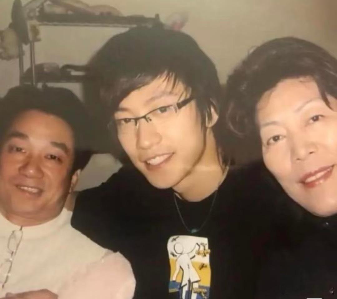 乔任梁妈妈因甲流住院乔妈妈保重身体啊，一定要注意保暖消毒，希望您早日出院！ 