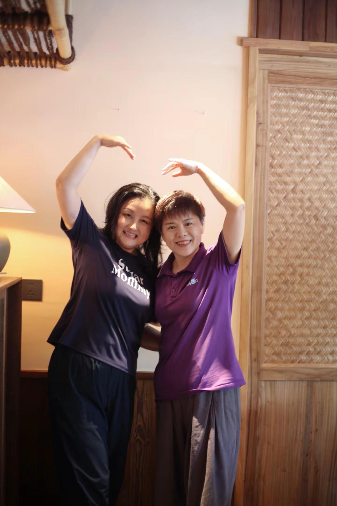 神仙姐妹情 姐妹欢愉 一代人有一代人的芭蕉扇 相聚时光留下美好回忆