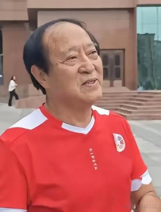 万万没想到，折腾半生、一度倾家荡产的牛群，晚年竟被美国毕业的儿子牛童，用最朴素的