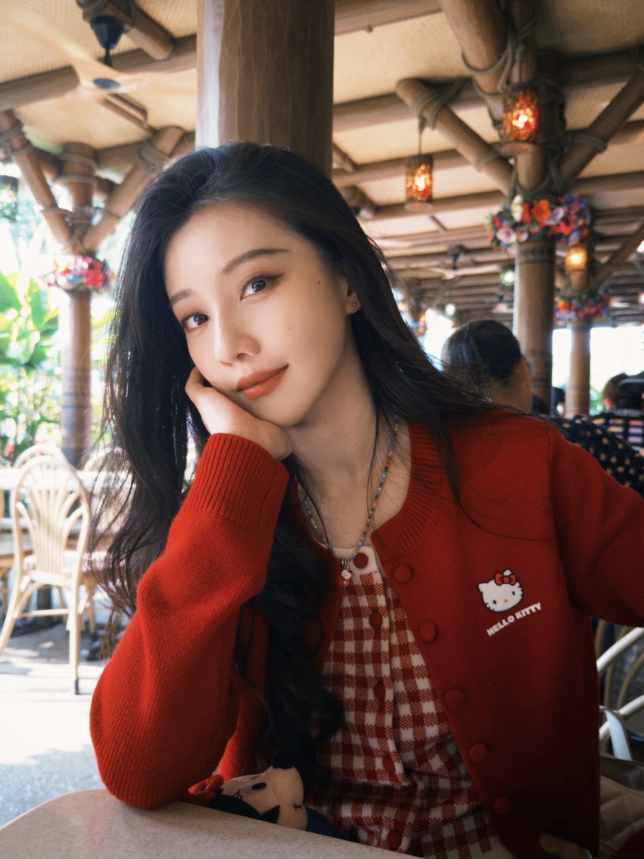 香港迪士尼出游日常释出，和童话世界适配度满分，笑容明媚元气满满，姐姐好美～王鹤润