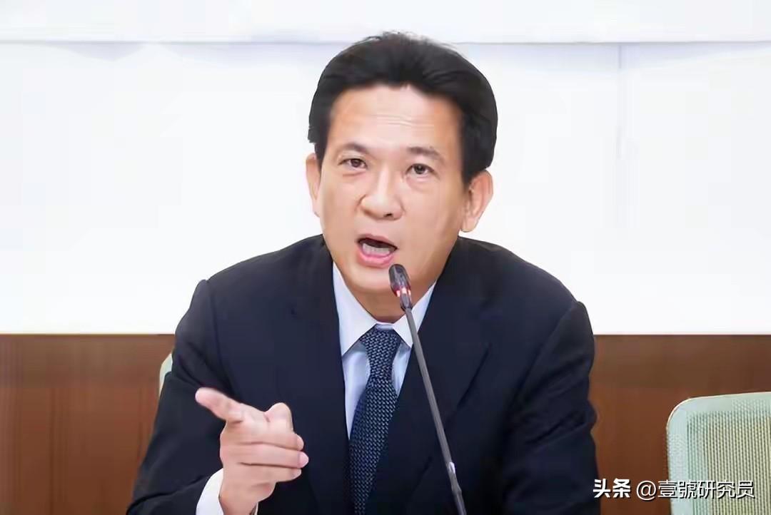 民进党立委林俊宪今（15日）在脸书发文叫嚣称，昨天民众党派员到对岸交流，而且带队