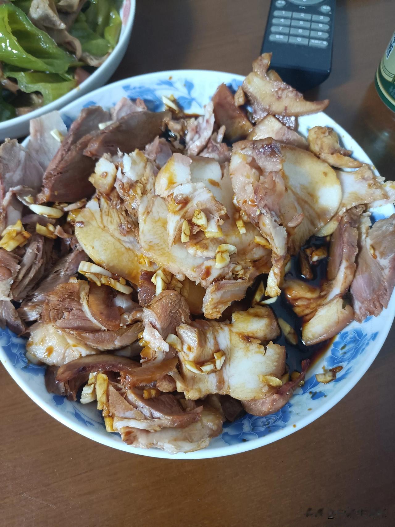 二月二东北都吃猪头肉，不知南方朋友都吃什么#神仙都吃猪头肉# #猪头肉熟了好吃#